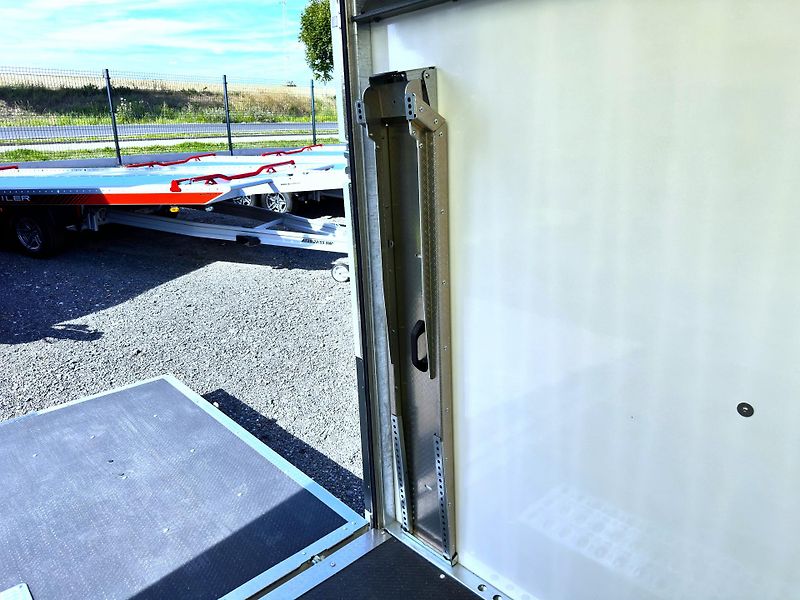 Brian James (2026) RaceTransporter 7, 550x230x190 - fotka 24 z 40