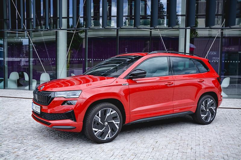 Škoda Karoq (2023) Sportline Exclusive 2,0 TSI 14 - fotka 11 z 37