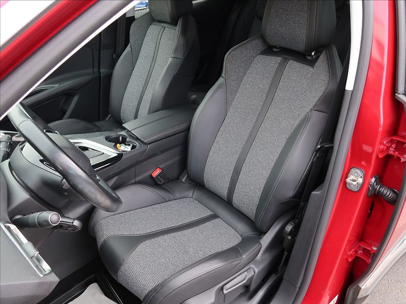 Peugeot 3008 1,2 PT,96kW,ALLURE,NovéČR,navi - fotka 10 z 26