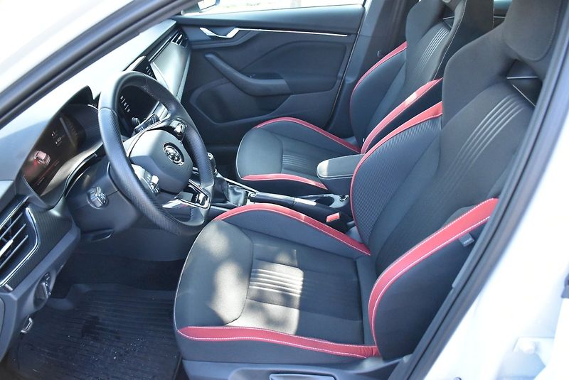 Škoda Kamiq (2023) MONTE CARLO TSI 110/1.5 M6 - fotka 20 z 31