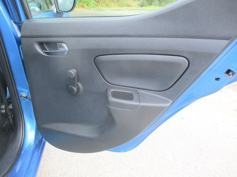 Nissan Micra 1.0i 52kW*NAVI*VÝHŘEV*KLIMA - fotka 33 z 49