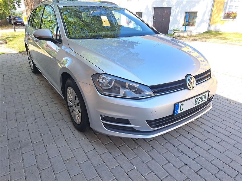 Volkswagen Golf 1,6 TDI Variant - fotka 15 z 45