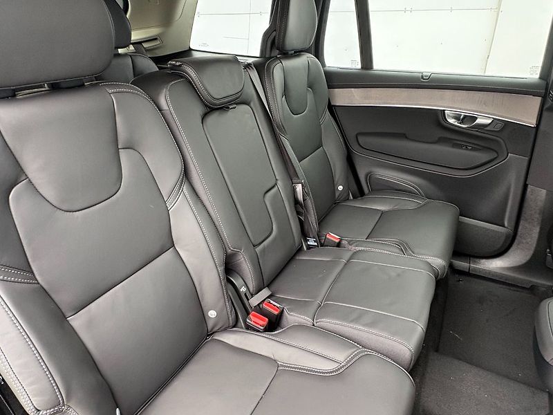 Volvo XC90 Plus Bright B5 184kW - fotka 14 z 18