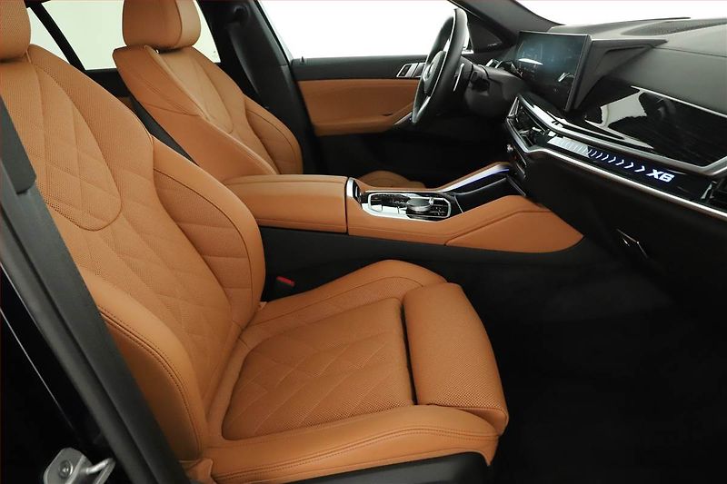 BMW X6 (2025) xDrive40i, M Paket, Navigace - fotka 7 z 21