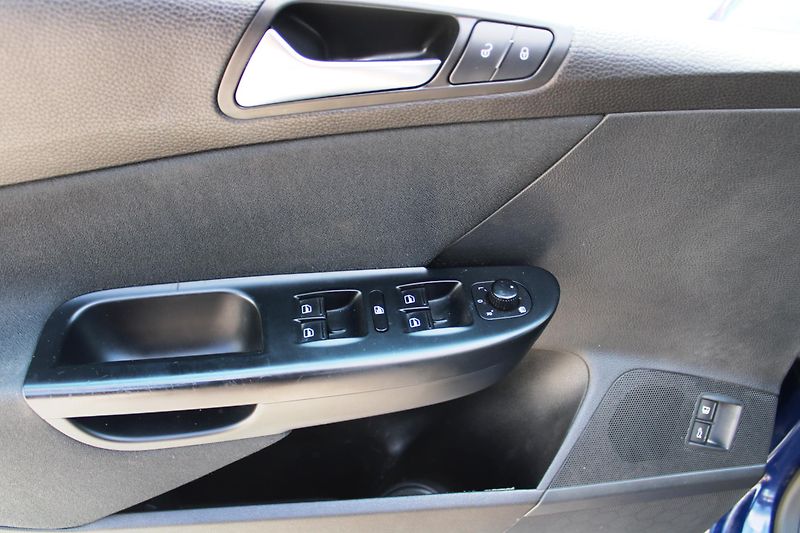 Volkswagen Passat (2008) 1.9 TDI KLIMATIZACE VÝHŘEV  - fotka 14 z 19