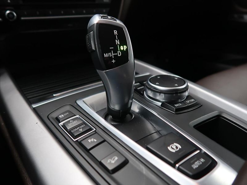 BMW X5 2,0 xDrive25d Steptronic 7míst - fotka 26 z 32