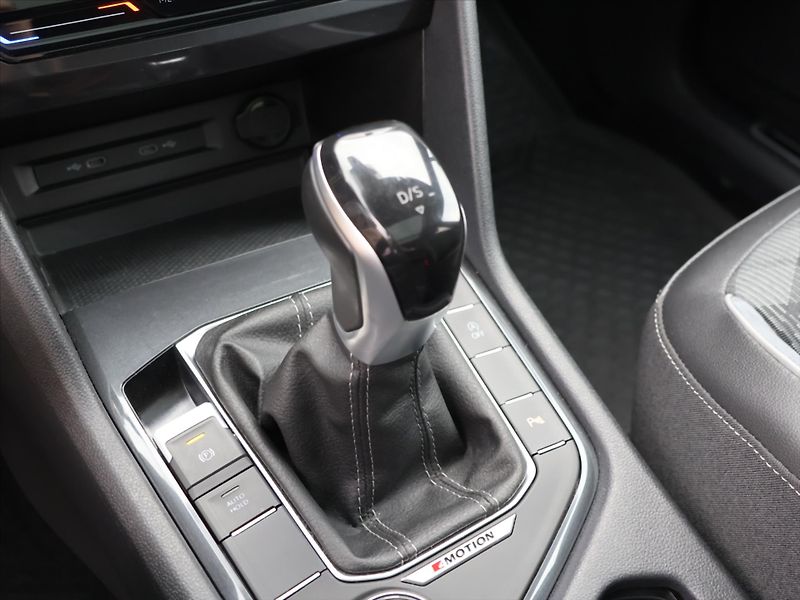 Volkswagen Tiguan Allspace 2,0 TSI 4x4 DSG R-Line 7-Míst - fotka 34 z 44