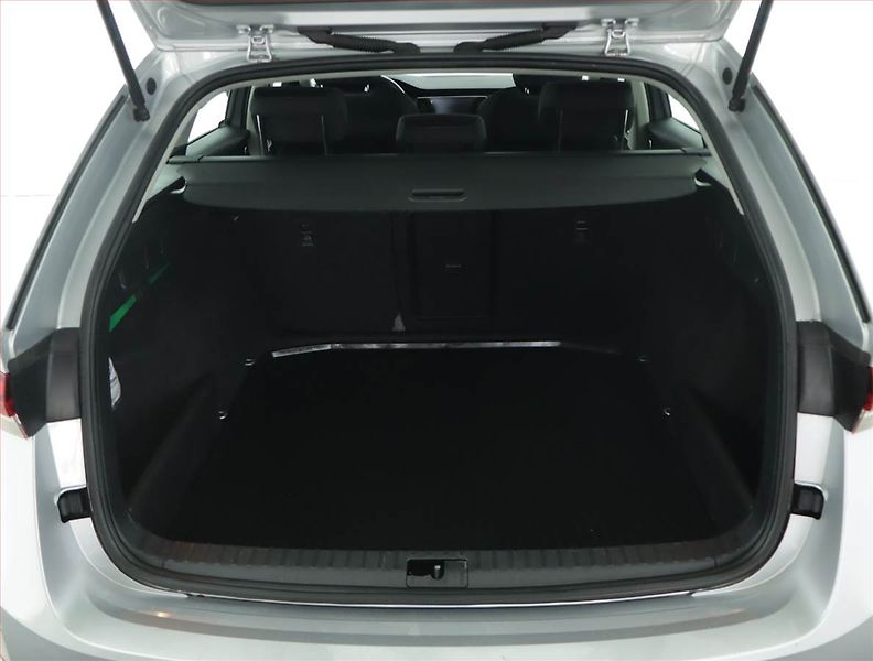 Škoda Octavia (2022) Ambition 2.0 TDI, ČR,1.maj - fotka 13 z 15