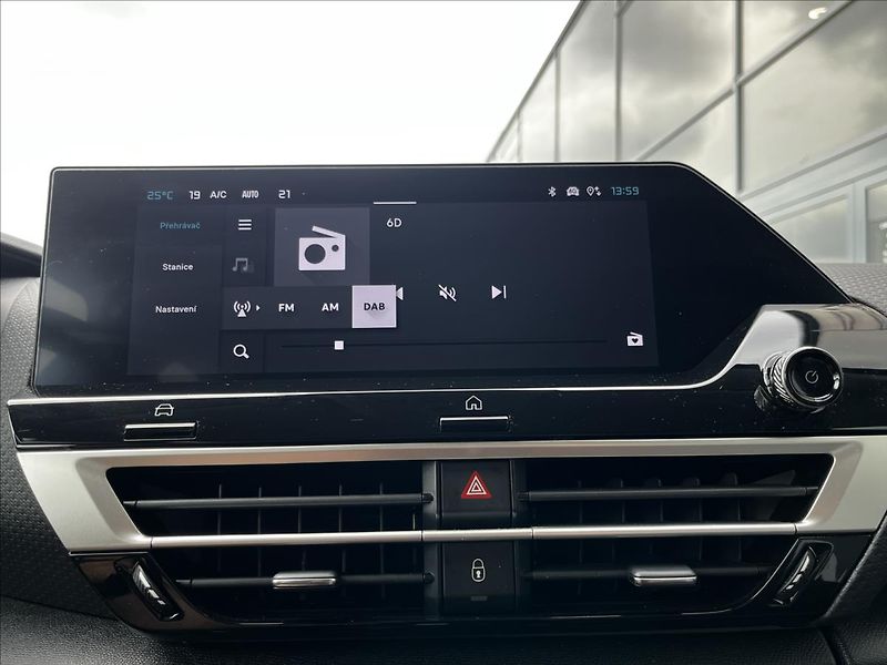 Citroën C4 1,2   MAX EAT8 - fotka 15 z 23