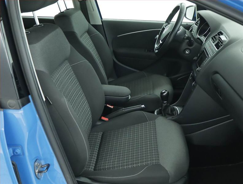 Volkswagen Polo (2014) Comfortline 1.2 TSI - fotka 9 z 15