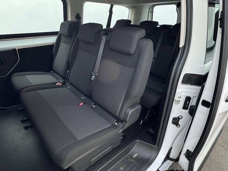 Peugeot Traveller (2025) Combi Long 2.2 BlueHDi S&S EAT - fotka 8 z 11