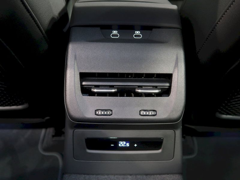 Audi A5 (2025) AVANT S-LINE 2.0TDI 150KW TAŽN - fotka 35 z 38