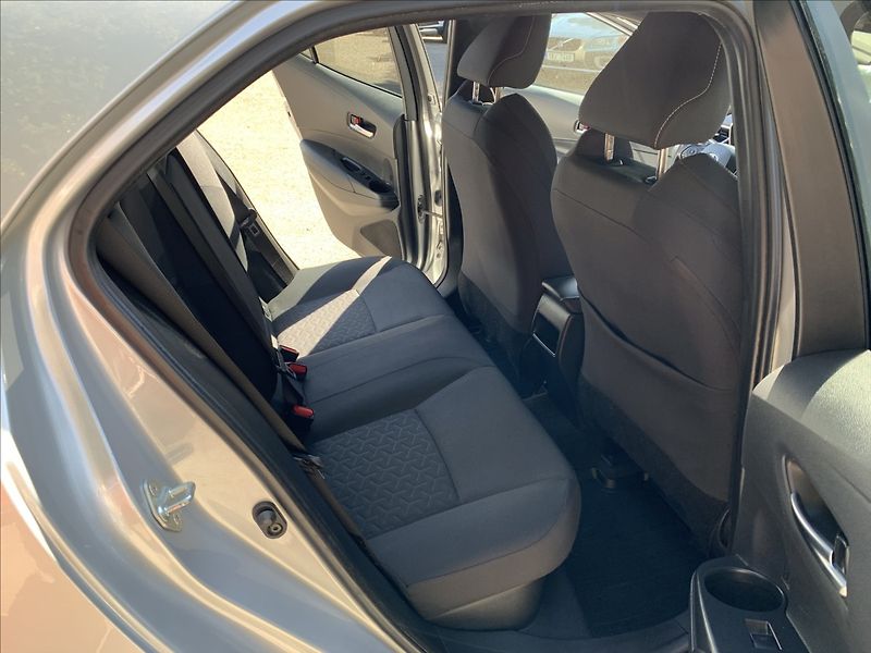 Toyota Corolla 1,8 HYBRID,ČR,SERVISKA - fotka 18 z 23