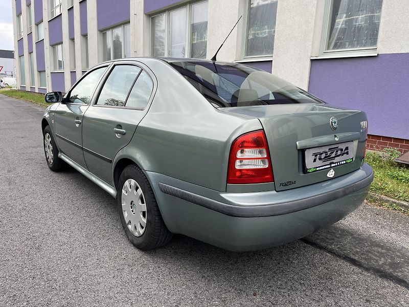 Škoda Octavia 1,6 MPi Ambiente/ servisní k. - fotka 3 z 28