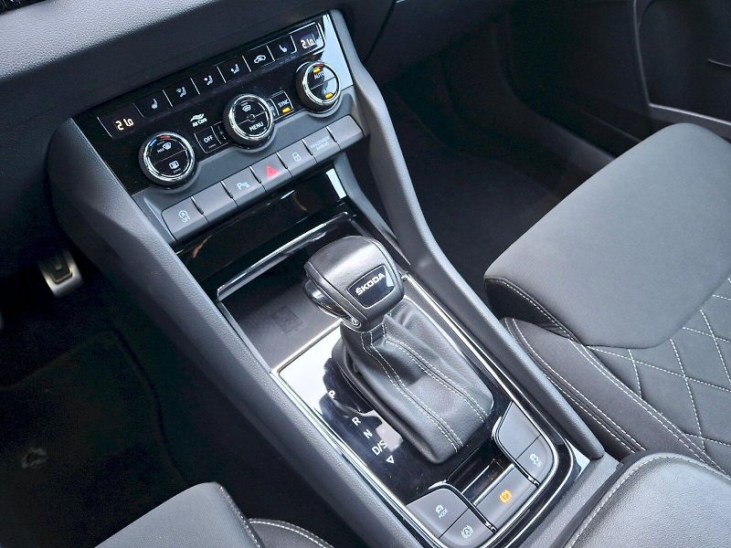 Škoda Karoq (2023) Sportline DSG 1,5TSi 110kW - fotka 30 z 35