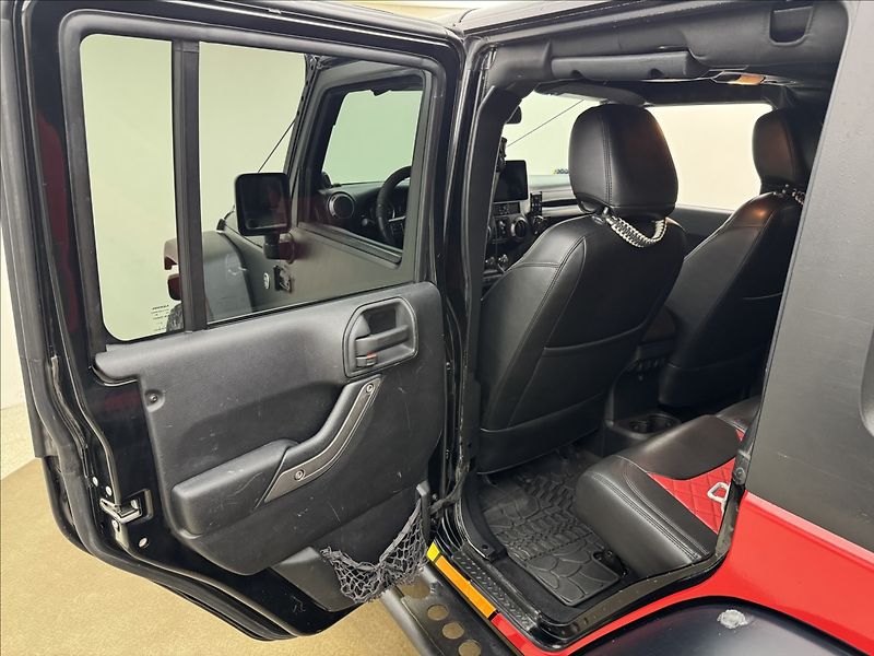 Jeep Wrangler 3,6 209kW AT PENTASTAR SERVIS - fotka 28 z 44