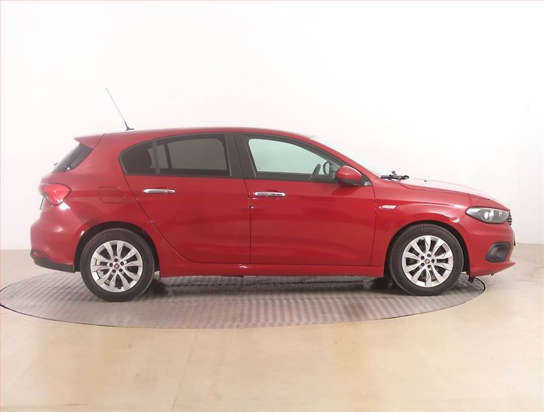 Fiat Tipo (2017) 1.4 16V, Serv.kniha, Navi - fotka 6 z 13