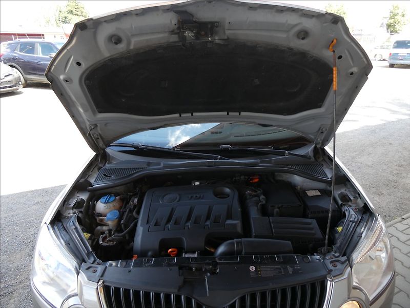 Škoda Yeti 2,0 TDi 81kW 4x4,2x kola,závěs - fotka 32 z 42