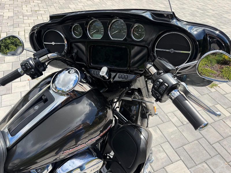 Harley-Davidson FLHTCUTG Tri Glide Ultra Classic (2019) Harley-Davidson Tri GlideUltra - fotka 5 z 6