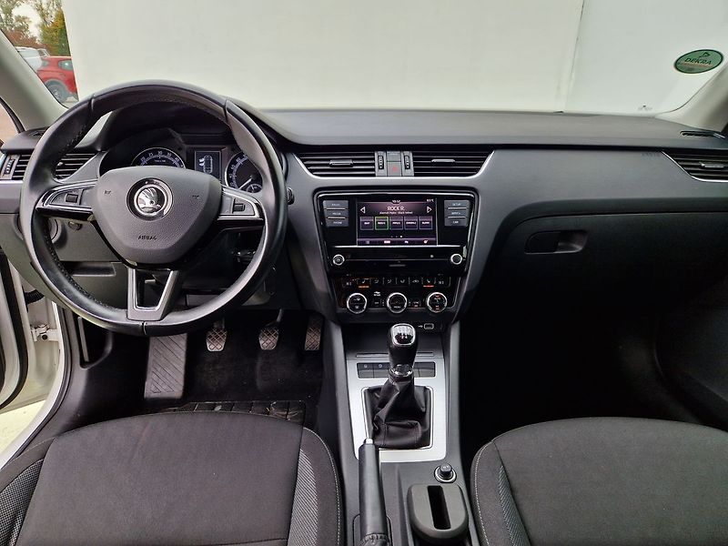 Škoda Octavia 1.6 TDI - fotka 13 z 34