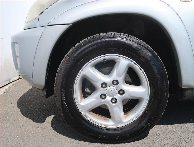 Toyota RAV4 (2002) 2.0 D-4D , 4X4, Park. senzory - fotka 14 z 16