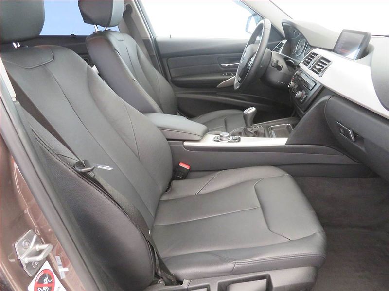 BMW Řada 3 (2013) 320 d, Navi, Tempomat - fotka 9 z 17