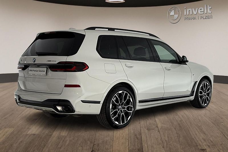 BMW X7 xDrive40d - fotka 3 z 28