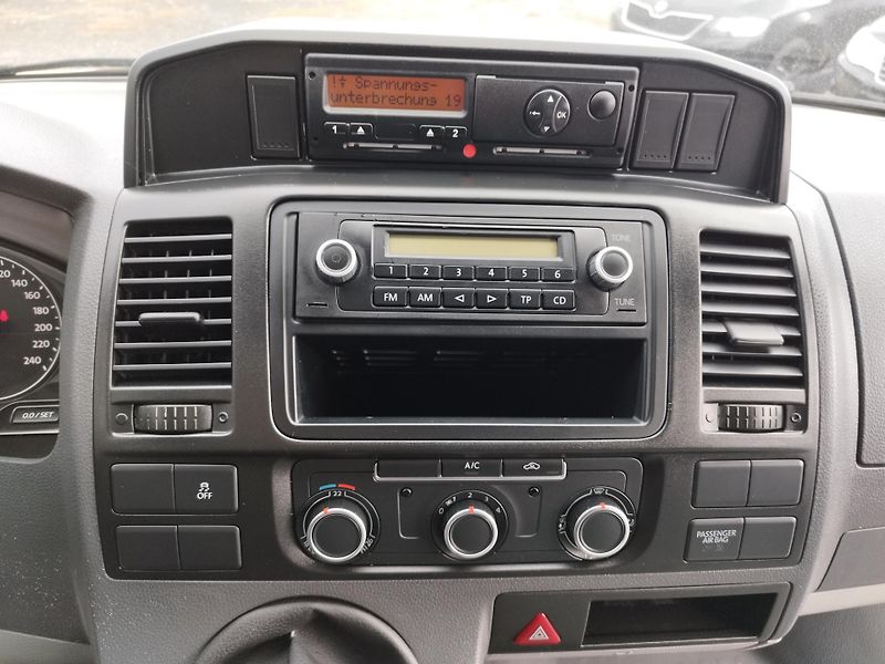 Volkswagen Transporter (2015) 2,0TDI,103KW,L2,H2,TAŽNÝ,SER.K - fotka 17 z 28