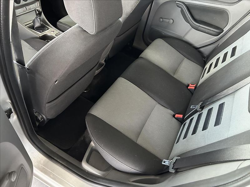 Ford Focus 1,6   SERVISKA,KLIMATIZACE - fotka 15 z 17