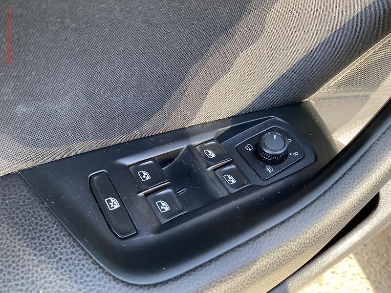 Volkswagen Passat (2016) 1.6 TDi, Comfortline, navi - fotka 13 z 17