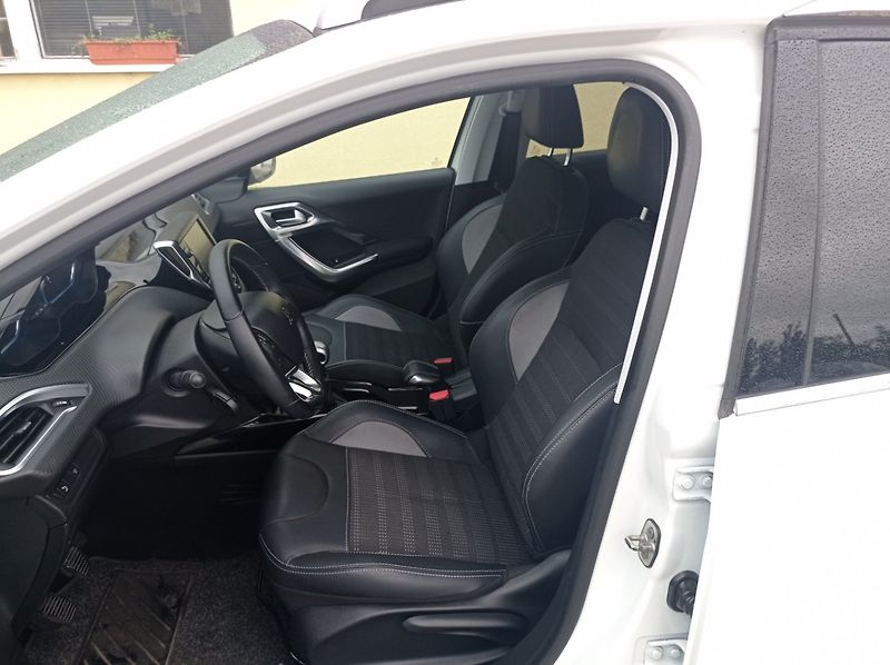 Peugeot 2008 1.5 75kW/Navi/1Maj/TOP - fotka 12 z 40