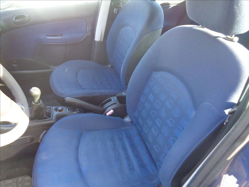 Peugeot 206 1,1 - fotka 8 z 12