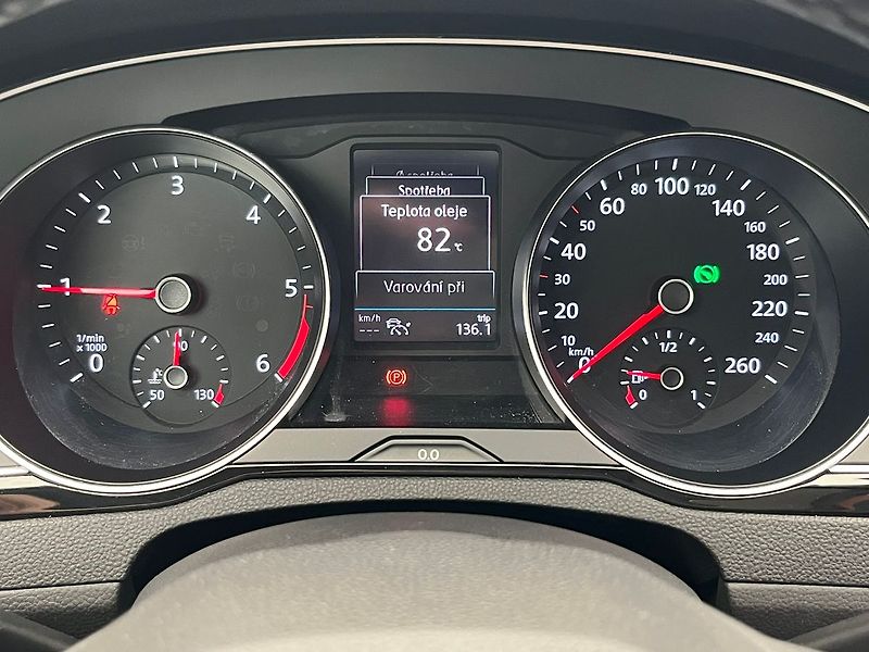 Volkswagen Passat 2.0 TDi LED SVĚTLA, rezervace - fotka 16 z 96