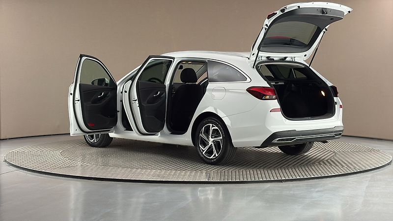 Hyundai i30 1.0 T-GDI Family Smart Kombi - fotka 7 z 24