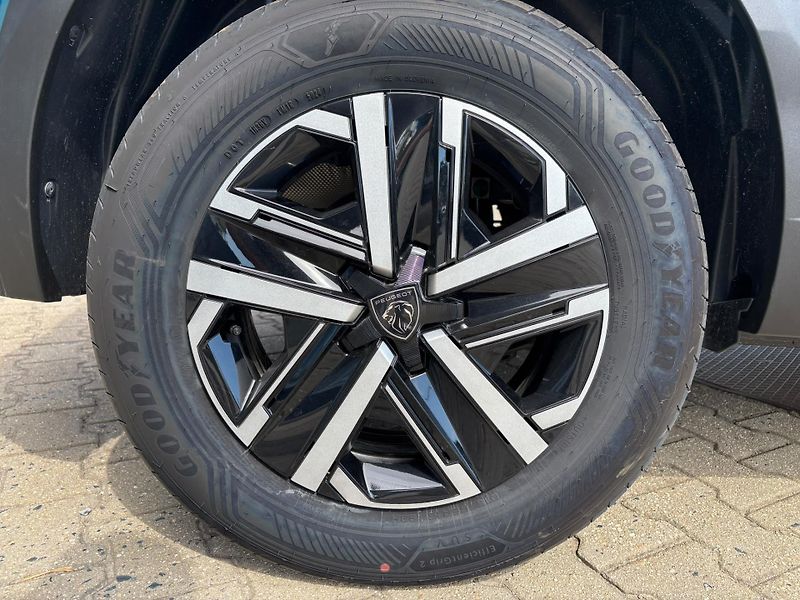 Peugeot 2008 STYLE PureTech 100 S&S MAN6 - fotka 21 z 22
