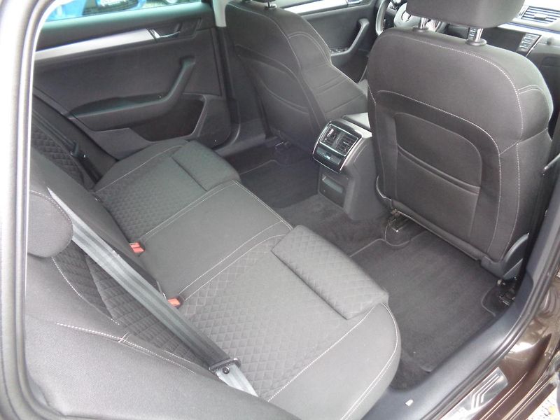 Škoda Superb 2,0 TDI - fotka 12 z 16