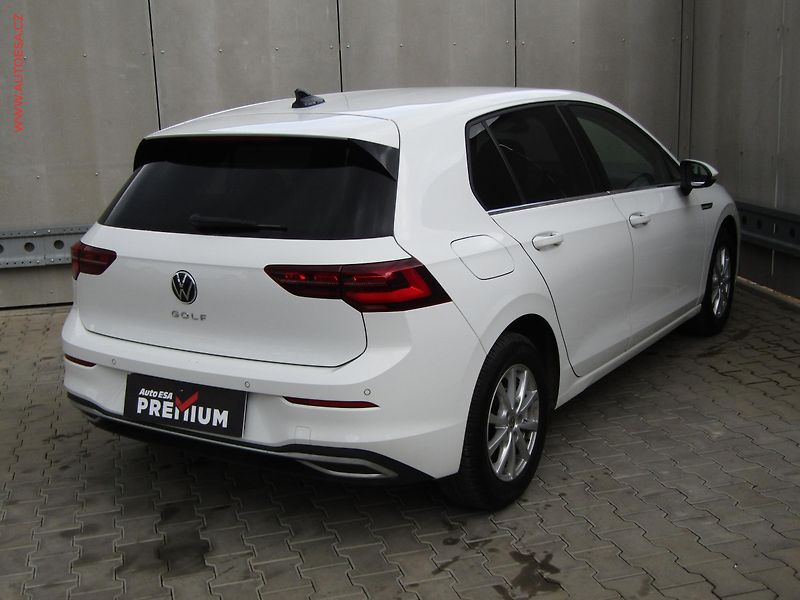 Volkswagen Golf (2020) 1.5 TSi, Style, LED, navi - fotka 4 z 22
