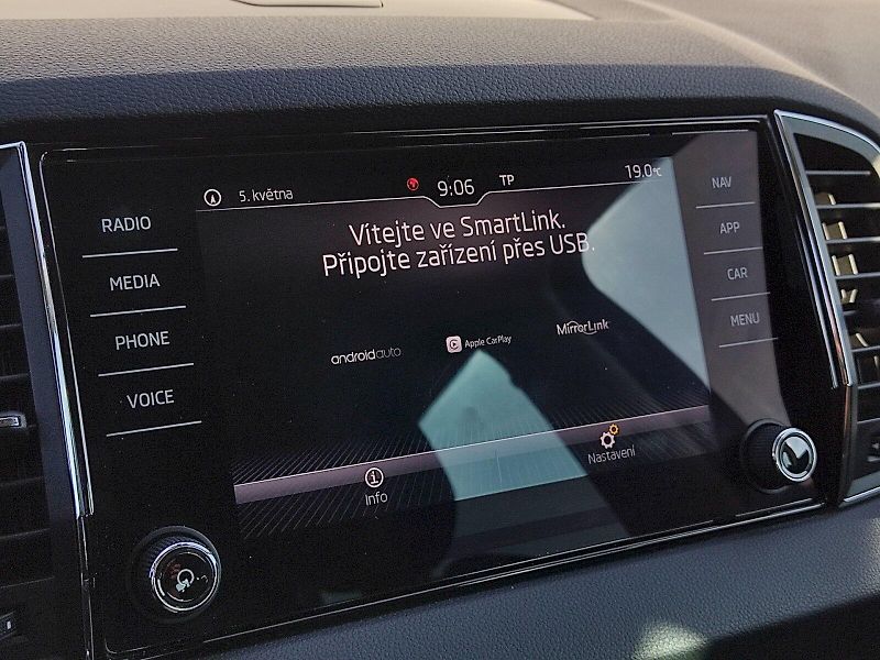 Škoda Karoq (2019) Style 1,6 Tdi 85 Kw - fotka 12 z 34