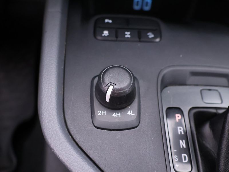 Ford Ranger 3,2 TDCi Aut. Wildtrak DPH - fotka 26 z 35
