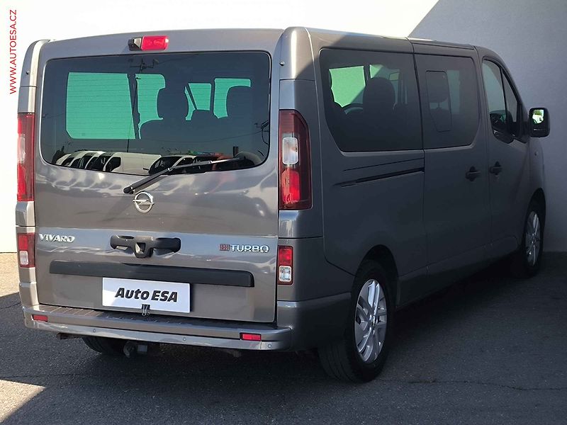 Opel Vivaro (2016) 1.6CDTi L2 9míst, 107kW, navi - fotka 4 z 24