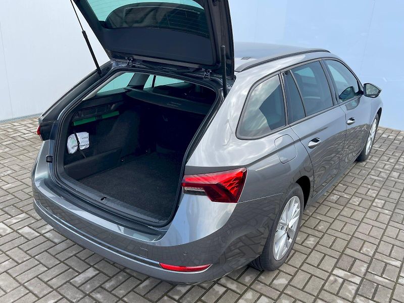 Škoda Octavia (2023) Combi 1,5 TSI / 110 kW Ambitio - fotka 12 z 30
