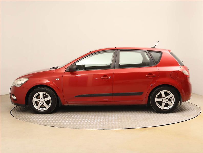 Kia Ceed (2011) 1.4 CVVT, nová STK - fotka 3 z 16