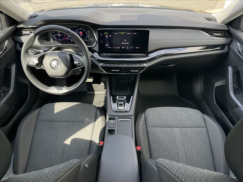 Škoda Octavia 2,0 TDI DSG Style Plus Top ACC - fotka 6 z 23