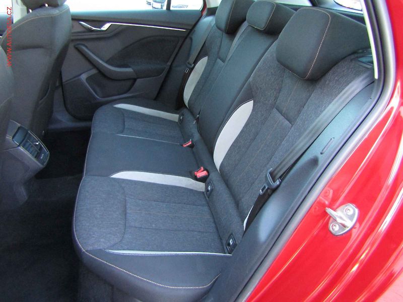 Škoda Kamiq (2020) 1.0 TSi, Style, DSG, navi - fotka 10 z 22