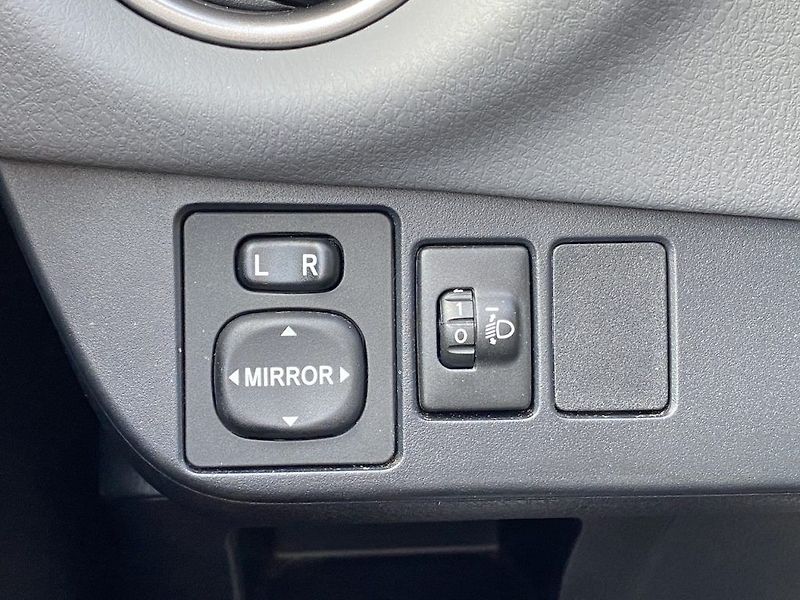 Toyota Yaris 1.33i, ČR, Active, automat - fotka 16 z 16