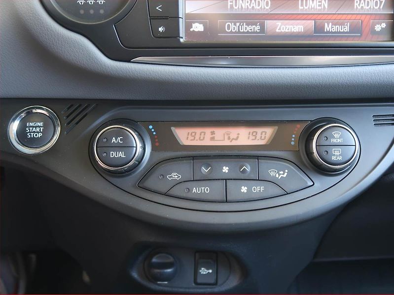 Toyota Yaris (2015) 1.33 Dual VVT-i, Serv.kniha - fotka 15 z 15