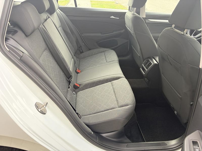 Volkswagen Golf Variant 2.0TDI DSG 110KW LED  - fotka 45 z 48