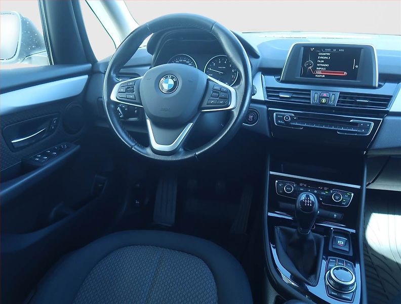 BMW Řada 2 (2017) 218i Gran Tourer, Serv.kniha - fotka 7 z 18