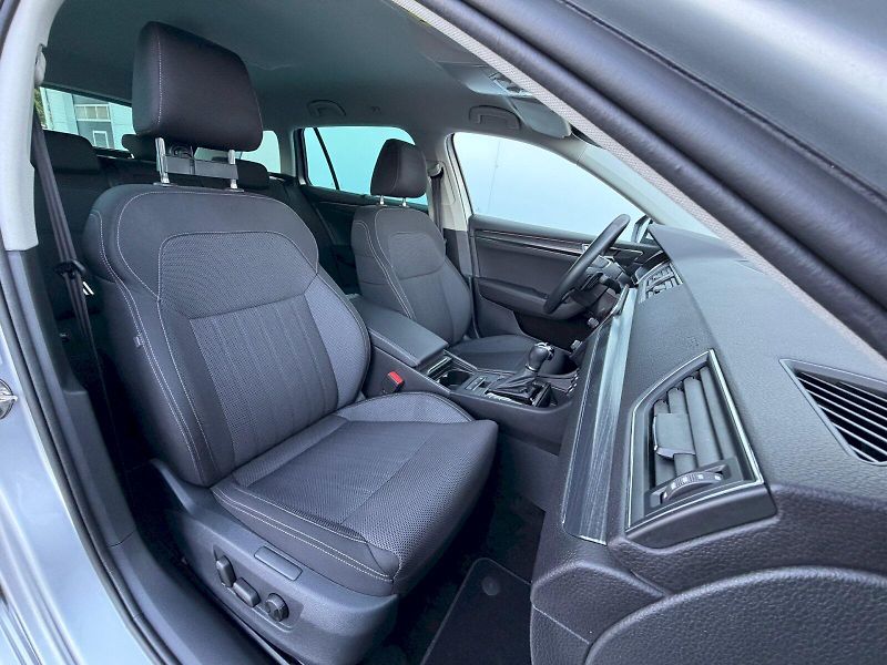 Škoda Superb (2023) 2.0 TDI 110kW DSG Style Plus M - fotka 29 z 35