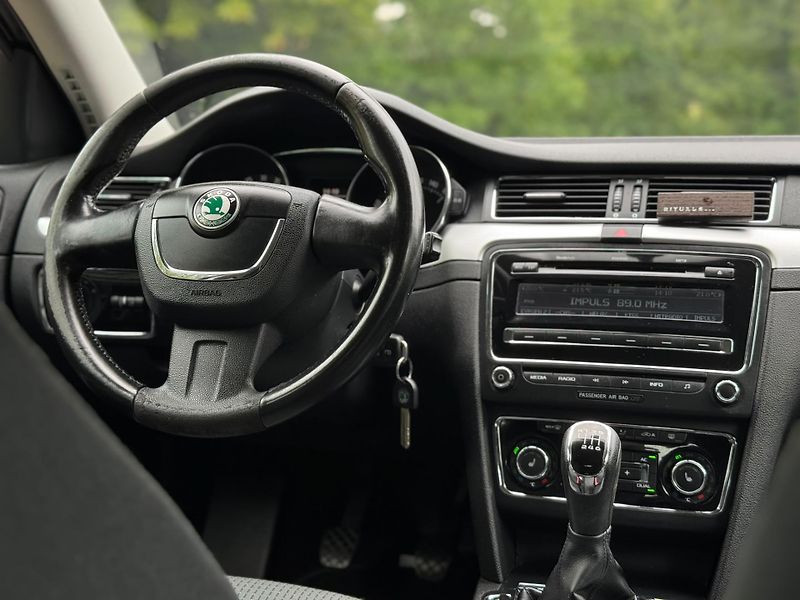Škoda Superb 2.0TDi ČR čidla aut. klima  - fotka 28 z 31